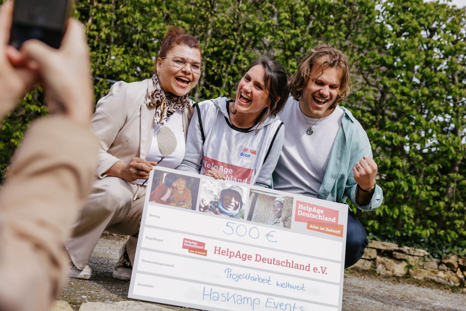 Spendeübergabe an HelpAge Deutschland e.V. (500 €)