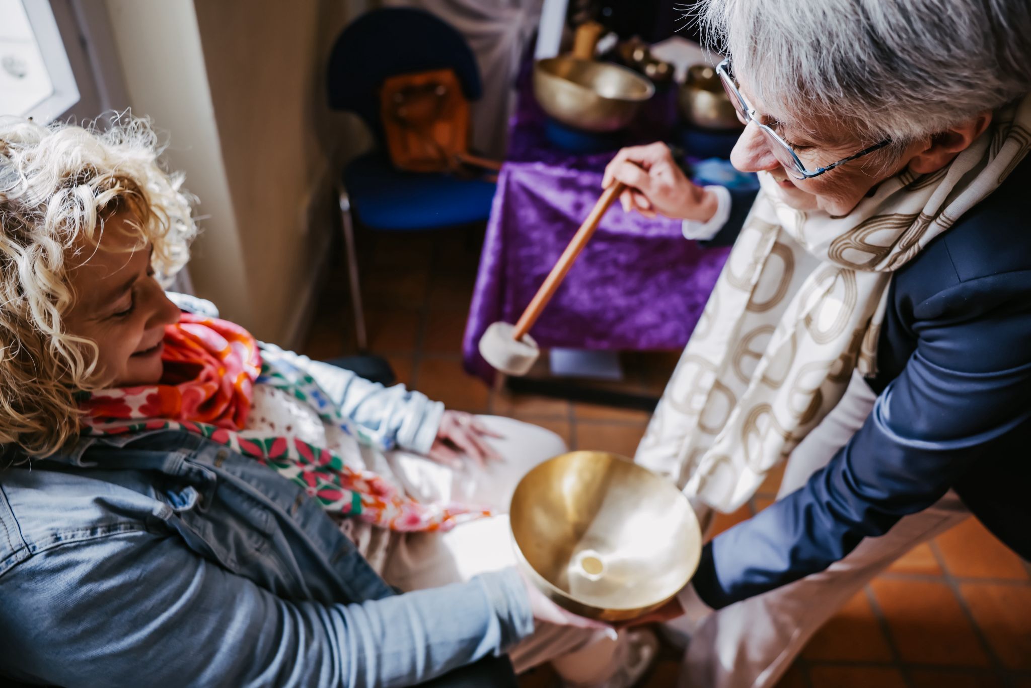 Eindruck – Klangschalen-Massage